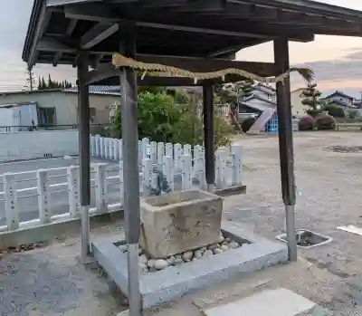 天神社の{uncategorized: "未分類", other: "その他", undefined: "問題あり", building: "その他建物", grave: "お墓", sacred_gate: "鳥居", guardian: "狛犬", statue: "像", buddha: "仏像", history: "歴史", nature: "自然", garden: "庭園", animal: "動物", pagoda: "塔", temizu: "手水舎", mountain_gate: "山門・神門", sanctuary: "本殿・本堂", subordinate: "末社・摂社", art: "芸術", scenery: "景色", jizo: "地蔵", ema: "絵馬", goshuin: "御朱印", omikuji: "おみくじ", items: "授与品その他", amulet: "お守り", goshuincho: "御朱印帳", eats: "食事", festival: "お祭り", votive_dance: "神楽", shichigosan: "七五三参", wedding: "結婚式", experience: "体験その他", initially: "初詣", around: "周辺", anti_infection: "感染症対策"}