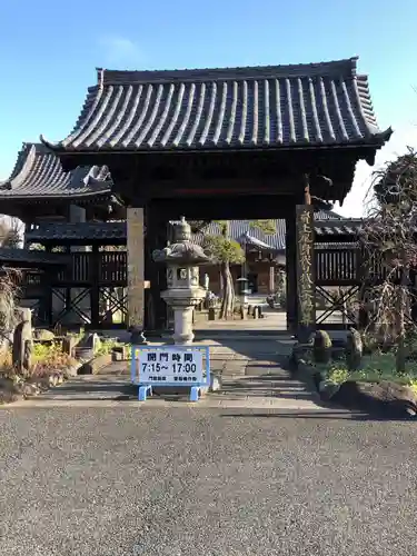 遍照院の山門