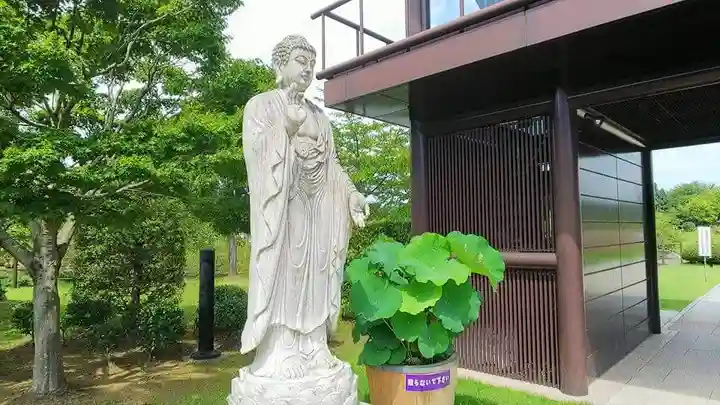 東本願寺本廟 牛久浄苑(牛久大仏)の仏像