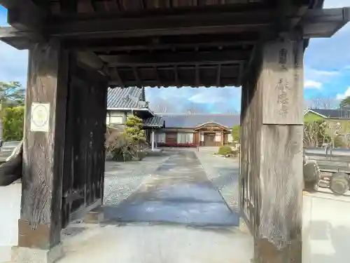 献忠寺の{uncategorized: "未分類", other: "その他", undefined: "問題あり", building: "その他建物", grave: "お墓", sacred_gate: "鳥居", guardian: "狛犬", statue: "像", buddha: "仏像", history: "歴史", nature: "自然", garden: "庭園", animal: "動物", pagoda: "塔", temizu: "手水舎", mountain_gate: "山門・神門", sanctuary: "本殿・本堂", subordinate: "末社・摂社", art: "芸術", scenery: "景色", jizo: "地蔵", ema: "絵馬", goshuin: "御朱印", omikuji: "おみくじ", items: "授与品その他", amulet: "お守り", goshuincho: "御朱印帳", eats: "食事", festival: "お祭り", votive_dance: "神楽", shichigosan: "七五三参", wedding: "結婚式", experience: "体験その他", initially: "初詣", around: "周辺", anti_infection: "感染症対策"}