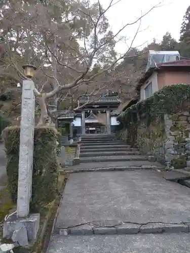 南照寺の山門