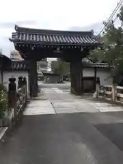 報恩寺の山門