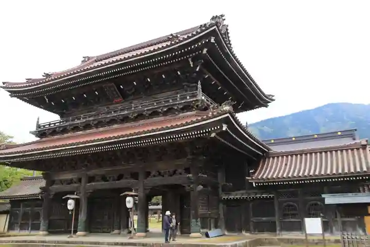 井波別院瑞泉寺の山門・神門