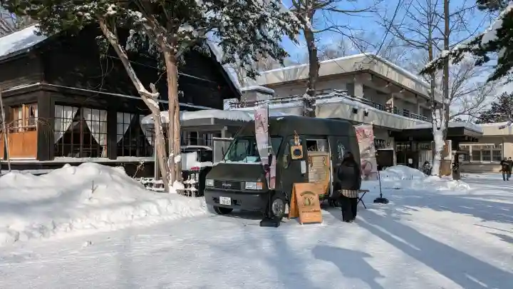 新琴似神社の{uncategorized: "未分類", other: "その他", undefined: "問題あり", building: "その他建物", grave: "お墓", sacred_gate: "鳥居", guardian: "狛犬", statue: "像", buddha: "仏像", history: "歴史", nature: "自然", garden: "庭園", animal: "動物", pagoda: "塔", temizu: "手水舎", mountain_gate: "山門・神門", sanctuary: "本殿・本堂", subordinate: "末社・摂社", art: "芸術", scenery: "景色", jizo: "地蔵", ema: "絵馬", goshuin: "御朱印", omikuji: "おみくじ", items: "授与品その他", amulet: "お守り", goshuincho: "御朱印帳", eats: "食事", festival: "お祭り", votive_dance: "神楽", shichigosan: "七五三参", wedding: "結婚式", experience: "体験その他", initially: "初詣", around: "周辺", anti_infection: "感染症対策"}