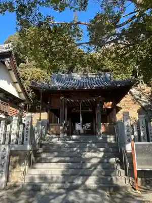 水尾神社の{uncategorized: "未分類", other: "その他", undefined: "問題あり", building: "その他建物", grave: "お墓", sacred_gate: "鳥居", guardian: "狛犬", statue: "像", buddha: "仏像", history: "歴史", nature: "自然", garden: "庭園", animal: "動物", pagoda: "塔", temizu: "手水舎", mountain_gate: "山門・神門", sanctuary: "本殿・本堂", subordinate: "末社・摂社", art: "芸術", scenery: "景色", jizo: "地蔵", ema: "絵馬", goshuin: "御朱印", omikuji: "おみくじ", items: "授与品その他", amulet: "お守り", goshuincho: "御朱印帳", eats: "食事", festival: "お祭り", votive_dance: "神楽", shichigosan: "七五三参", wedding: "結婚式", experience: "体験その他", initially: "初詣", around: "周辺", anti_infection: "感染症対策"}
