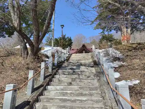 新得神社の庭園