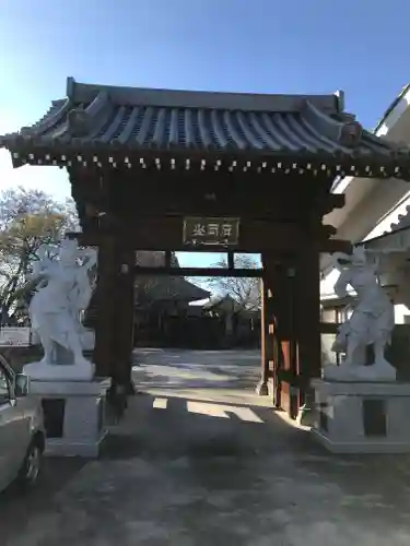 退魔寺(厄除茂呂不動尊)の山門