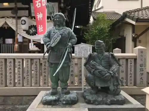 三石神社の像