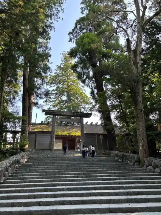 伊勢神宮内宮(皇大神宮)の{uncategorized: "未分類", other: "その他", undefined: "問題あり", building: "その他建物", grave: "お墓", sacred_gate: "鳥居", guardian: "狛犬", statue: "像", buddha: "仏像", history: "歴史", nature: "自然", garden: "庭園", animal: "動物", pagoda: "塔", temizu: "手水舎", mountain_gate: "山門・神門", sanctuary: "本殿・本堂", subordinate: "末社・摂社", art: "芸術", scenery: "景色", jizo: "地蔵", ema: "絵馬", goshuin: "御朱印", omikuji: "おみくじ", items: "授与品その他", amulet: "お守り", goshuincho: "御朱印帳", eats: "食事", festival: "お祭り", votive_dance: "神楽", shichigosan: "七五三参", wedding: "結婚式", experience: "体験その他", initially: "初詣", around: "周辺", anti_infection: "感染症対策"}