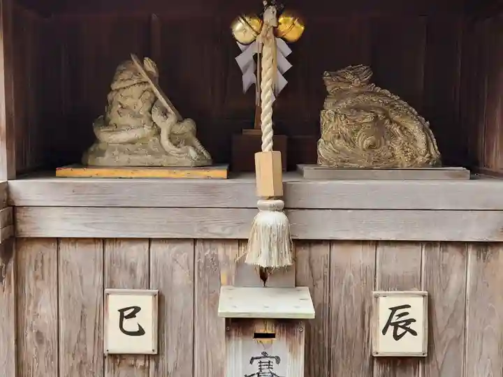 洲嵜神社の像