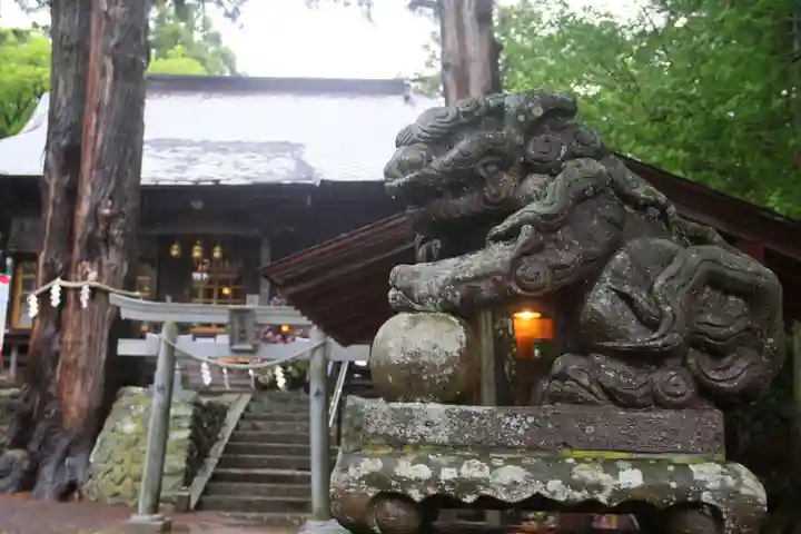 高司神社〜むすびの神の鎮まる社〜の狛犬