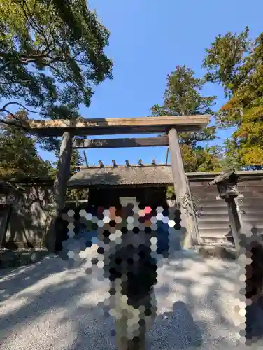 伊勢神宮外宮（豊受大神宮）の{uncategorized: "未分類", other: "その他", undefined: "問題あり", building: "その他建物", grave: "お墓", sacred_gate: "鳥居", guardian: "狛犬", statue: "像", buddha: "仏像", history: "歴史", nature: "自然", garden: "庭園", animal: "動物", pagoda: "塔", temizu: "手水舎", mountain_gate: "山門・神門", sanctuary: "本殿・本堂", subordinate: "末社・摂社", art: "芸術", scenery: "景色", jizo: "地蔵", ema: "絵馬", goshuin: "御朱印", omikuji: "おみくじ", items: "授与品その他", amulet: "お守り", goshuincho: "御朱印帳", eats: "食事", festival: "お祭り", votive_dance: "神楽", shichigosan: "七五三参", wedding: "結婚式", experience: "体験その他", initially: "初詣", around: "周辺", anti_infection: "感染症対策"}