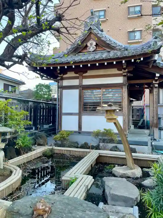 徳林寺の{uncategorized: "未分類", other: "その他", undefined: "問題あり", building: "その他建物", grave: "お墓", sacred_gate: "鳥居", guardian: "狛犬", statue: "像", buddha: "仏像", history: "歴史", nature: "自然", garden: "庭園", animal: "動物", pagoda: "塔", temizu: "手水舎", mountain_gate: "山門・神門", sanctuary: "本殿・本堂", subordinate: "末社・摂社", art: "芸術", scenery: "景色", jizo: "地蔵", ema: "絵馬", goshuin: "御朱印", omikuji: "おみくじ", items: "授与品その他", amulet: "お守り", goshuincho: "御朱印帳", eats: "食事", festival: "お祭り", votive_dance: "神楽", shichigosan: "七五三参", wedding: "結婚式", experience: "体験その他", initially: "初詣", around: "周辺", anti_infection: "感染症対策"}