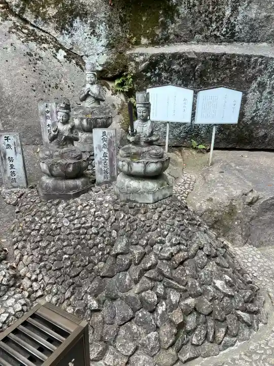千光寺の{uncategorized: "未分類", other: "その他", undefined: "問題あり", building: "その他建物", grave: "お墓", sacred_gate: "鳥居", guardian: "狛犬", statue: "像", buddha: "仏像", history: "歴史", nature: "自然", garden: "庭園", animal: "動物", pagoda: "塔", temizu: "手水舎", mountain_gate: "山門・神門", sanctuary: "本殿・本堂", subordinate: "末社・摂社", art: "芸術", scenery: "景色", jizo: "地蔵", ema: "絵馬", goshuin: "御朱印", omikuji: "おみくじ", items: "授与品その他", amulet: "お守り", goshuincho: "御朱印帳", eats: "食事", festival: "お祭り", votive_dance: "神楽", shichigosan: "七五三参", wedding: "結婚式", experience: "体験その他", initially: "初詣", around: "周辺", anti_infection: "感染症対策"}