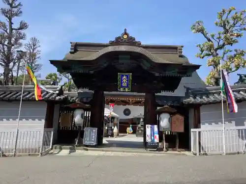 善光寺大本願の山門