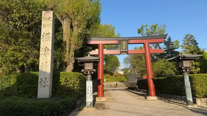 根津神社の{uncategorized: "未分類", other: "その他", undefined: "問題あり", building: "その他建物", grave: "お墓", sacred_gate: "鳥居", guardian: "狛犬", statue: "像", buddha: "仏像", history: "歴史", nature: "自然", garden: "庭園", animal: "動物", pagoda: "塔", temizu: "手水舎", mountain_gate: "山門・神門", sanctuary: "本殿・本堂", subordinate: "末社・摂社", art: "芸術", scenery: "景色", jizo: "地蔵", ema: "絵馬", goshuin: "御朱印", omikuji: "おみくじ", items: "授与品その他", amulet: "お守り", goshuincho: "御朱印帳", eats: "食事", festival: "お祭り", votive_dance: "神楽", shichigosan: "七五三参", wedding: "結婚式", experience: "体験その他", initially: "初詣", around: "周辺", anti_infection: "感染症対策"}