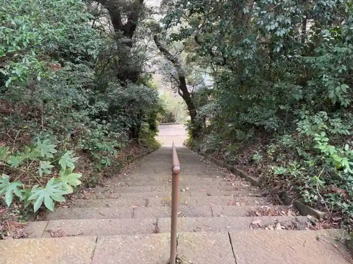 蛟蝄神社奥の宮の{uncategorized: "未分類", other: "その他", undefined: "問題あり", building: "その他建物", grave: "お墓", sacred_gate: "鳥居", guardian: "狛犬", statue: "像", buddha: "仏像", history: "歴史", nature: "自然", garden: "庭園", animal: "動物", pagoda: "塔", temizu: "手水舎", mountain_gate: "山門・神門", sanctuary: "本殿・本堂", subordinate: "末社・摂社", art: "芸術", scenery: "景色", jizo: "地蔵", ema: "絵馬", goshuin: "御朱印", omikuji: "おみくじ", items: "授与品その他", amulet: "お守り", goshuincho: "御朱印帳", eats: "食事", festival: "お祭り", votive_dance: "神楽", shichigosan: "七五三参", wedding: "結婚式", experience: "体験その他", initially: "初詣", around: "周辺", anti_infection: "感染症対策"}