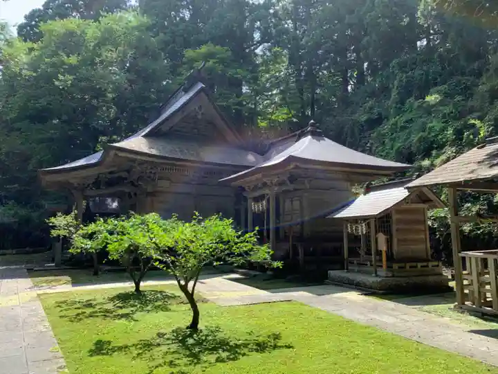配志和神社の庭園