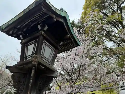 桜神宮の{uncategorized: "未分類", other: "その他", undefined: "問題あり", building: "その他建物", grave: "お墓", sacred_gate: "鳥居", guardian: "狛犬", statue: "像", buddha: "仏像", history: "歴史", nature: "自然", garden: "庭園", animal: "動物", pagoda: "塔", temizu: "手水舎", mountain_gate: "山門・神門", sanctuary: "本殿・本堂", subordinate: "末社・摂社", art: "芸術", scenery: "景色", jizo: "地蔵", ema: "絵馬", goshuin: "御朱印", omikuji: "おみくじ", items: "授与品その他", amulet: "お守り", goshuincho: "御朱印帳", eats: "食事", festival: "お祭り", votive_dance: "神楽", shichigosan: "七五三参", wedding: "結婚式", experience: "体験その他", initially: "初詣", around: "周辺", anti_infection: "感染症対策"}