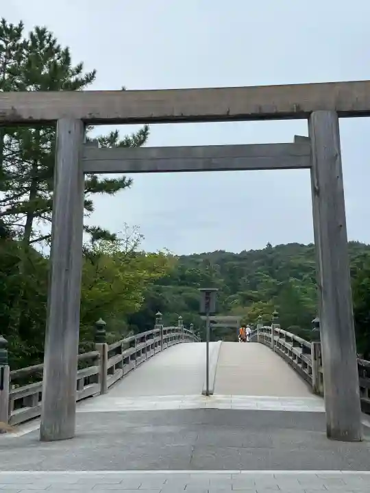 伊勢神宮内宮(皇大神宮)の{uncategorized: "未分類", other: "その他", undefined: "問題あり", building: "その他建物", grave: "お墓", sacred_gate: "鳥居", guardian: "狛犬", statue: "像", buddha: "仏像", history: "歴史", nature: "自然", garden: "庭園", animal: "動物", pagoda: "塔", temizu: "手水舎", mountain_gate: "山門・神門", sanctuary: "本殿・本堂", subordinate: "末社・摂社", art: "芸術", scenery: "景色", jizo: "地蔵", ema: "絵馬", goshuin: "御朱印", omikuji: "おみくじ", items: "授与品その他", amulet: "お守り", goshuincho: "御朱印帳", eats: "食事", festival: "お祭り", votive_dance: "神楽", shichigosan: "七五三参", wedding: "結婚式", experience: "体験その他", initially: "初詣", around: "周辺", anti_infection: "感染症対策"}