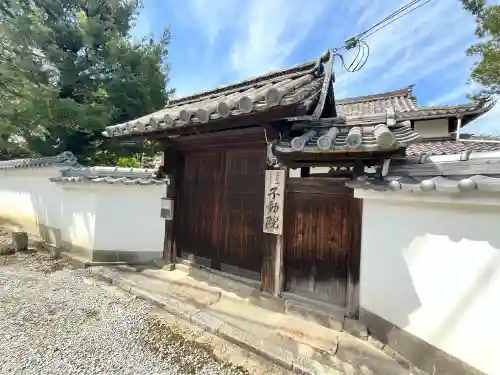 不動院の{uncategorized: "未分類", other: "その他", undefined: "問題あり", building: "その他建物", grave: "お墓", sacred_gate: "鳥居", guardian: "狛犬", statue: "像", buddha: "仏像", history: "歴史", nature: "自然", garden: "庭園", animal: "動物", pagoda: "塔", temizu: "手水舎", mountain_gate: "山門・神門", sanctuary: "本殿・本堂", subordinate: "末社・摂社", art: "芸術", scenery: "景色", jizo: "地蔵", ema: "絵馬", goshuin: "御朱印", omikuji: "おみくじ", items: "授与品その他", amulet: "お守り", goshuincho: "御朱印帳", eats: "食事", festival: "お祭り", votive_dance: "神楽", shichigosan: "七五三参", wedding: "結婚式", experience: "体験その他", initially: "初詣", around: "周辺", anti_infection: "感染症対策"}