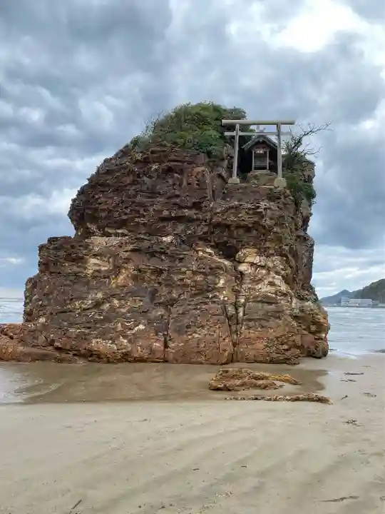 稲佐の浜 弁天島(島根県)