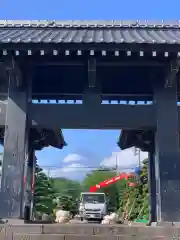 富士山久遠寺の山門