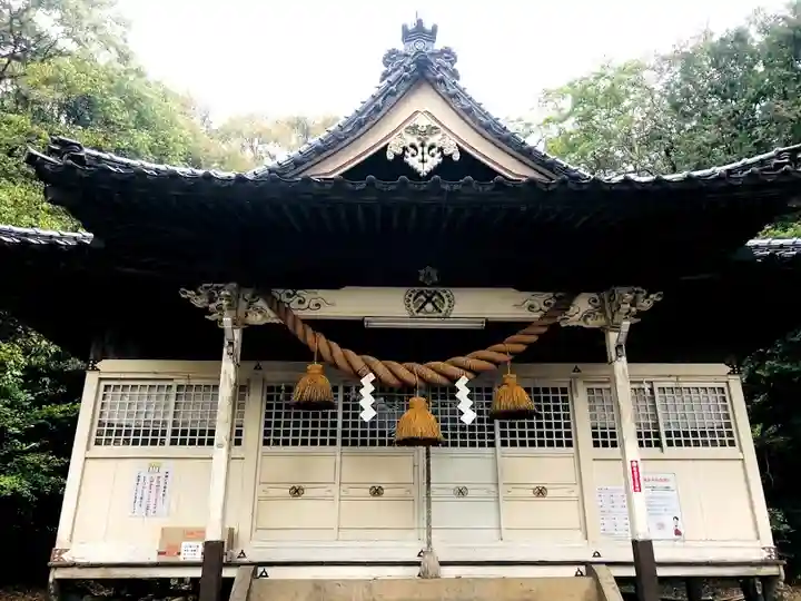 湯浦諏訪神社の本殿・本堂