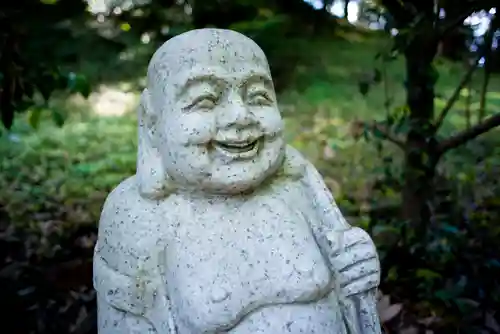 磐裂根裂神社の像