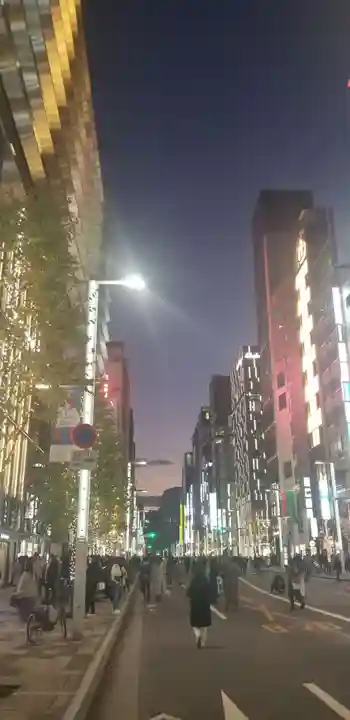 三囲神社銀座摂社の周辺