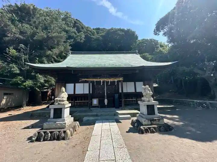 那閉神社の{uncategorized: "未分類", other: "その他", undefined: "問題あり", building: "その他建物", grave: "お墓", sacred_gate: "鳥居", guardian: "狛犬", statue: "像", buddha: "仏像", history: "歴史", nature: "自然", garden: "庭園", animal: "動物", pagoda: "塔", temizu: "手水舎", mountain_gate: "山門・神門", sanctuary: "本殿・本堂", subordinate: "末社・摂社", art: "芸術", scenery: "景色", jizo: "地蔵", ema: "絵馬", goshuin: "御朱印", omikuji: "おみくじ", items: "授与品その他", amulet: "お守り", goshuincho: "御朱印帳", eats: "食事", festival: "お祭り", votive_dance: "神楽", shichigosan: "七五三参", wedding: "結婚式", experience: "体験その他", initially: "初詣", around: "周辺", anti_infection: "感染症対策"}