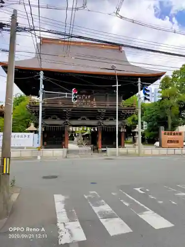 鳥海月山両所宮の山門