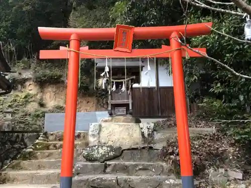 石上布都魂神社の末社