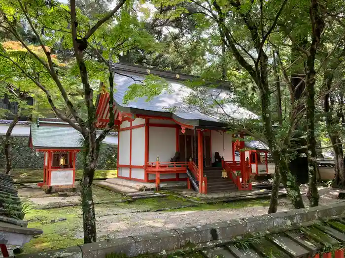 手向山八幡宮の本殿