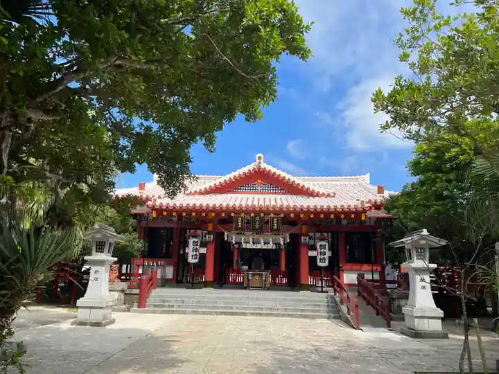 波上宮の本殿・本堂