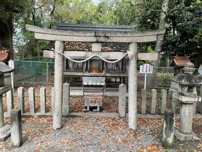 泉穴師神社の鳥居