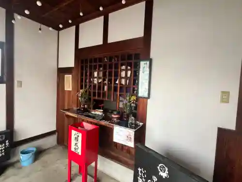 八田北地蔵堂の{uncategorized: "未分類", other: "その他", undefined: "問題あり", building: "その他建物", grave: "お墓", sacred_gate: "鳥居", guardian: "狛犬", statue: "像", buddha: "仏像", history: "歴史", nature: "自然", garden: "庭園", animal: "動物", pagoda: "塔", temizu: "手水舎", mountain_gate: "山門・神門", sanctuary: "本殿・本堂", subordinate: "末社・摂社", art: "芸術", scenery: "景色", jizo: "地蔵", ema: "絵馬", goshuin: "御朱印", omikuji: "おみくじ", items: "授与品その他", amulet: "お守り", goshuincho: "御朱印帳", eats: "食事", festival: "お祭り", votive_dance: "神楽", shichigosan: "七五三参", wedding: "結婚式", experience: "体験その他", initially: "初詣", around: "周辺", anti_infection: "感染症対策"}