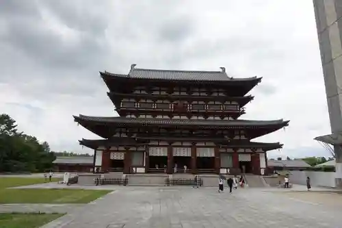 薬師寺の本殿・本堂