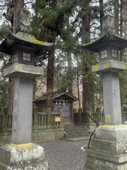 諏訪大社下社春宮の{uncategorized: "未分類", other: "その他", undefined: "問題あり", building: "その他建物", grave: "お墓", sacred_gate: "鳥居", guardian: "狛犬", statue: "像", buddha: "仏像", history: "歴史", nature: "自然", garden: "庭園", animal: "動物", pagoda: "塔", temizu: "手水舎", mountain_gate: "山門・神門", sanctuary: "本殿・本堂", subordinate: "末社・摂社", art: "芸術", scenery: "景色", jizo: "地蔵", ema: "絵馬", goshuin: "御朱印", omikuji: "おみくじ", items: "授与品その他", amulet: "お守り", goshuincho: "御朱印帳", eats: "食事", festival: "お祭り", votive_dance: "神楽", shichigosan: "七五三参", wedding: "結婚式", experience: "体験その他", initially: "初詣", around: "周辺", anti_infection: "感染症対策"}