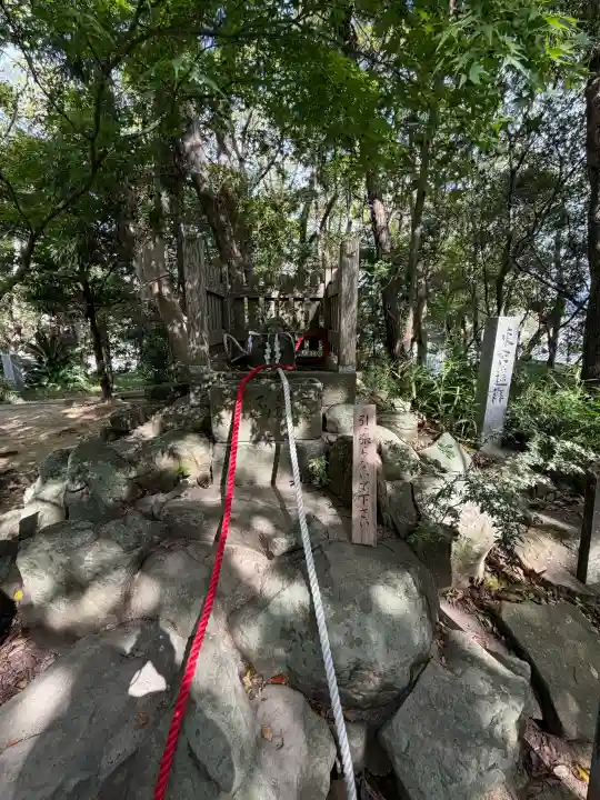 自凝島神社の{uncategorized: "未分類", other: "その他", undefined: "問題あり", building: "その他建物", grave: "お墓", sacred_gate: "鳥居", guardian: "狛犬", statue: "像", buddha: "仏像", history: "歴史", nature: "自然", garden: "庭園", animal: "動物", pagoda: "塔", temizu: "手水舎", mountain_gate: "山門・神門", sanctuary: "本殿・本堂", subordinate: "末社・摂社", art: "芸術", scenery: "景色", jizo: "地蔵", ema: "絵馬", goshuin: "御朱印", omikuji: "おみくじ", items: "授与品その他", amulet: "お守り", goshuincho: "御朱印帳", eats: "食事", festival: "お祭り", votive_dance: "神楽", shichigosan: "七五三参", wedding: "結婚式", experience: "体験その他", initially: "初詣", around: "周辺", anti_infection: "感染症対策"}