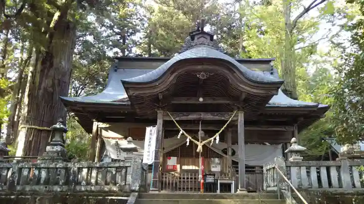 近津神社の本殿・本堂
