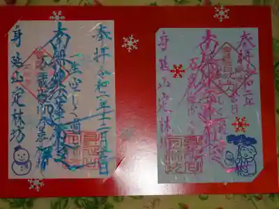 赤い台紙に　白と薄い青の御主題が実にいい感じにマッチしてます＾＾