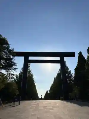 靖國神社の{uncategorized: "未分類", other: "その他", undefined: "問題あり", building: "その他建物", grave: "お墓", sacred_gate: "鳥居", guardian: "狛犬", statue: "像", buddha: "仏像", history: "歴史", nature: "自然", garden: "庭園", animal: "動物", pagoda: "塔", temizu: "手水舎", mountain_gate: "山門・神門", sanctuary: "本殿・本堂", subordinate: "末社・摂社", art: "芸術", scenery: "景色", jizo: "地蔵", ema: "絵馬", goshuin: "御朱印", omikuji: "おみくじ", items: "授与品その他", amulet: "お守り", goshuincho: "御朱印帳", eats: "食事", festival: "お祭り", votive_dance: "神楽", shichigosan: "七五三参", wedding: "結婚式", experience: "体験その他", initially: "初詣", around: "周辺", anti_infection: "感染症対策"}