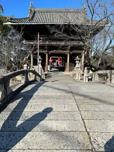 笠覆寺 (笠寺観音)の山門・神門