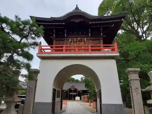荒井神社の山門・神門