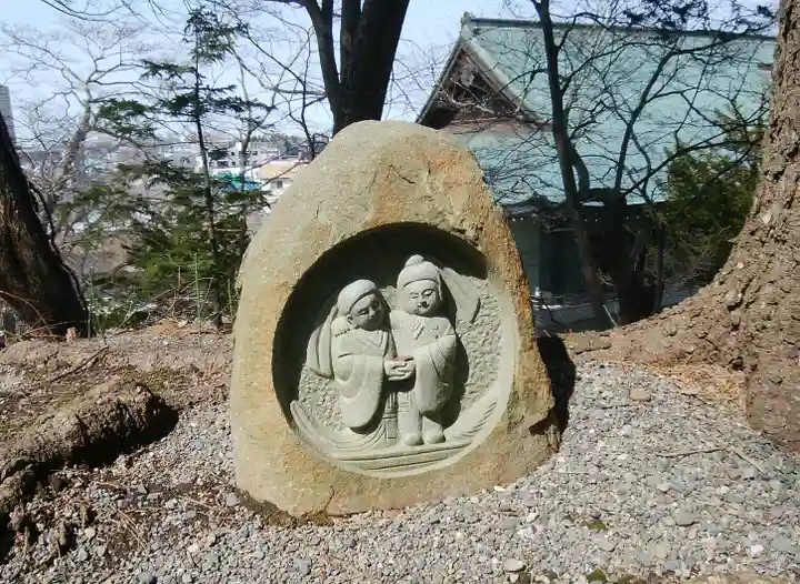 千歳神社の像