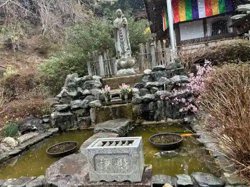 真野寺の{uncategorized: "未分類", other: "その他", undefined: "問題あり", building: "その他建物", grave: "お墓", sacred_gate: "鳥居", guardian: "狛犬", statue: "像", buddha: "仏像", history: "歴史", nature: "自然", garden: "庭園", animal: "動物", pagoda: "塔", temizu: "手水舎", mountain_gate: "山門・神門", sanctuary: "本殿・本堂", subordinate: "末社・摂社", art: "芸術", scenery: "景色", jizo: "地蔵", ema: "絵馬", goshuin: "御朱印", omikuji: "おみくじ", items: "授与品その他", amulet: "お守り", goshuincho: "御朱印帳", eats: "食事", festival: "お祭り", votive_dance: "神楽", shichigosan: "七五三参", wedding: "結婚式", experience: "体験その他", initially: "初詣", around: "周辺", anti_infection: "感染症対策"}