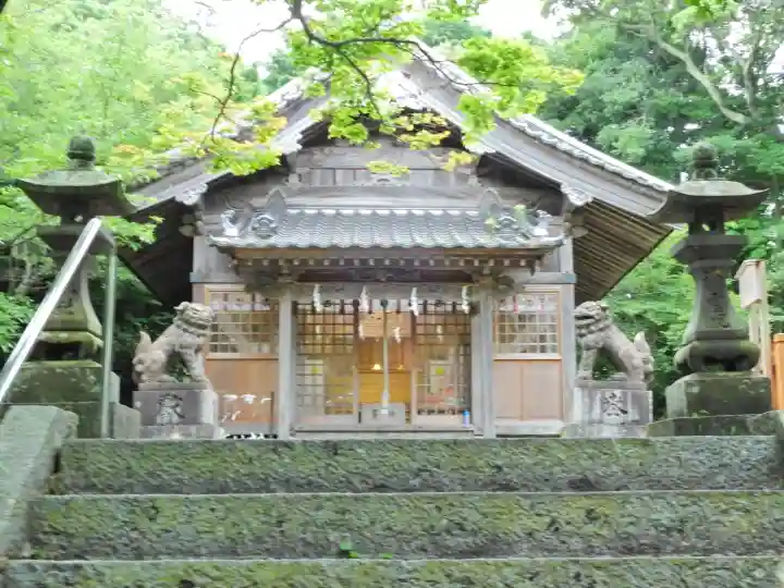 鎮懐石八幡宮の本殿・本堂