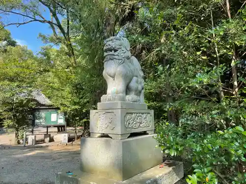 楠郷総社神明社の狛犬