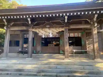 名和神社の{uncategorized: "未分類", other: "その他", undefined: "問題あり", building: "その他建物", grave: "お墓", sacred_gate: "鳥居", guardian: "狛犬", statue: "像", buddha: "仏像", history: "歴史", nature: "自然", garden: "庭園", animal: "動物", pagoda: "塔", temizu: "手水舎", mountain_gate: "山門・神門", sanctuary: "本殿・本堂", subordinate: "末社・摂社", art: "芸術", scenery: "景色", jizo: "地蔵", ema: "絵馬", goshuin: "御朱印", omikuji: "おみくじ", items: "授与品その他", amulet: "お守り", goshuincho: "御朱印帳", eats: "食事", festival: "お祭り", votive_dance: "神楽", shichigosan: "七五三参", wedding: "結婚式", experience: "体験その他", initially: "初詣", around: "周辺", anti_infection: "感染症対策"}